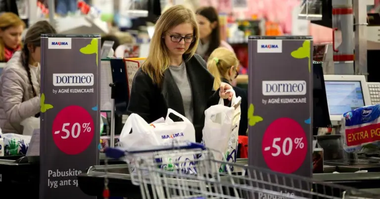 Prekybos tinkle pasiskolinote nuolaidų kortelę? Įspėja – štai kada skirs baudą