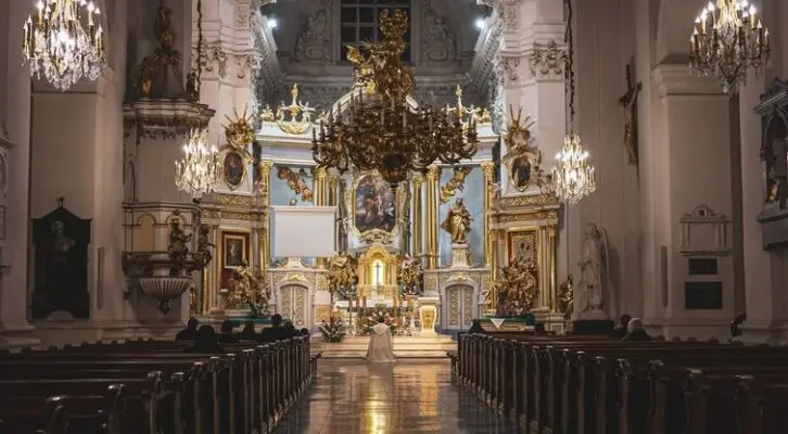 Košmaras – Bažnyčia sukrėsta: kunigas orgiją surengė ant altoriaus