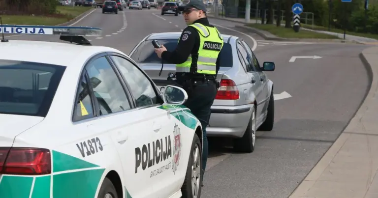 Automobilyje taip vežate šiuos daiktus? Įspėja – už tai sulauksite baudos