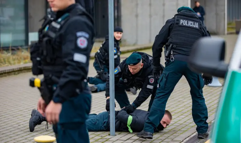 Vilniaus policijos komisariate susimušė pareigūnai