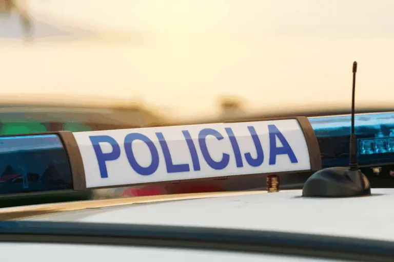 Sukrėtė didžiulė tragedija: po paieškų rasta negyva 7-metė, sulaikyti tėvas ir pamotė