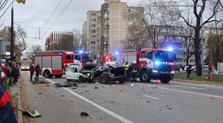 Naujausia žinia apie didelę avariją Savanorių prospekte: eismo įvykį sukėlusi moteris – ligoninėje