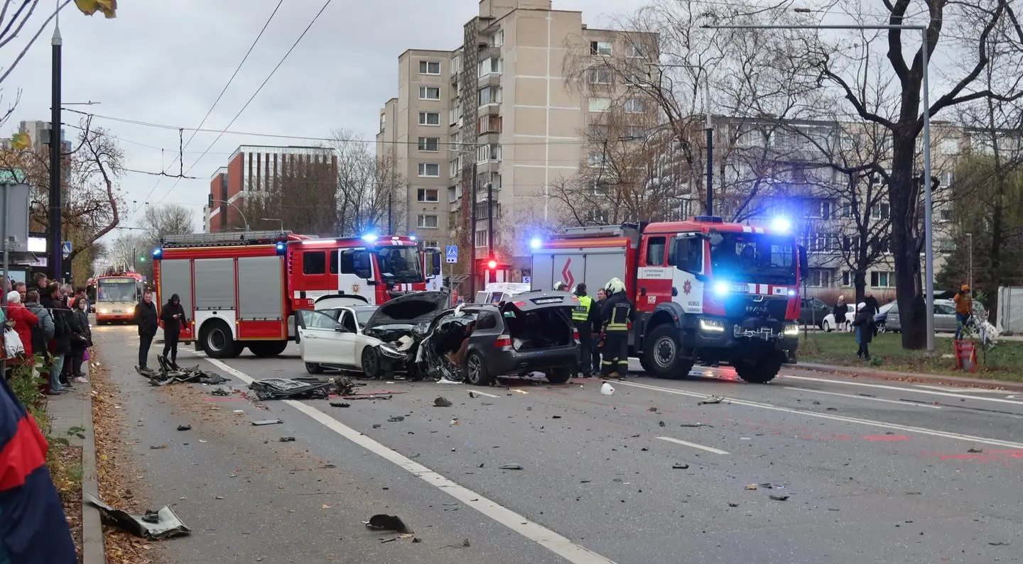 Naujausia žinia apie didelę avariją Savanorių prospekte: eismo įvykį sukėlusi moteris – ligoninėje