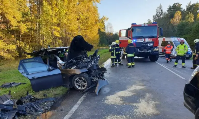 Tragiška avarija Šilutės rajone: į eismo įvykį pateko 10 žmonių, dvi moterys žuvo, septyni vaikai sužeisti