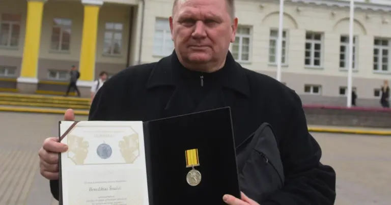Gaila: Tėvynės gynėjas grąžino iš prezidento gautą apdovanojimą