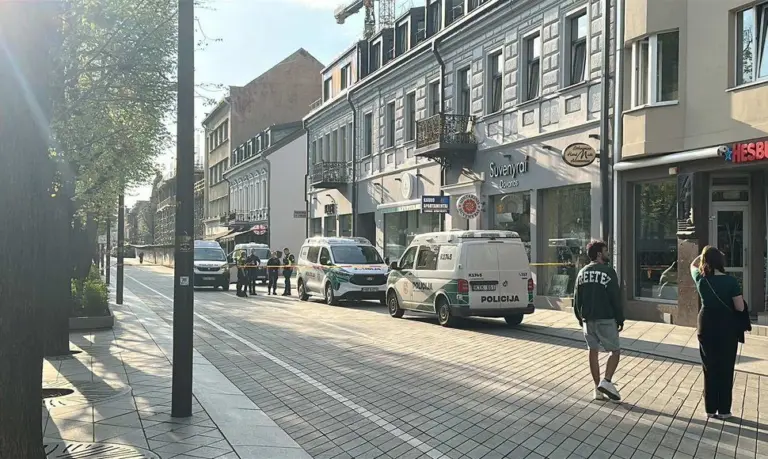 Kauno centre rasta mirusi moteris: policija atskleidė „tikėtiną versiją“