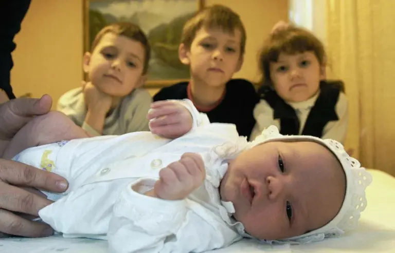 Ir kam gimdyti šitiek daug vaikų? Dėl motinų kvailumo visada labiausiai kenčia vaikai…