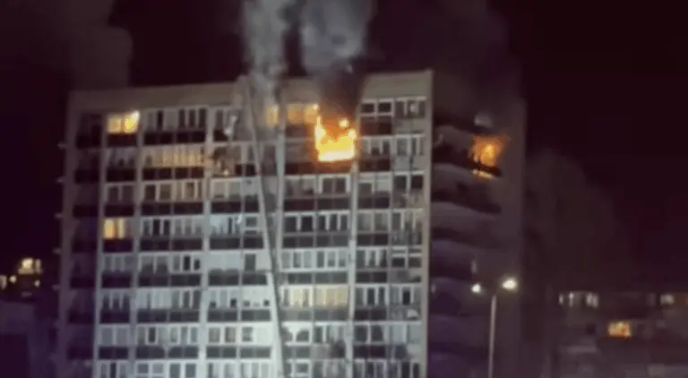 Vilniuje – didžiulis gaisras: dega butas 11-ajame aukšte