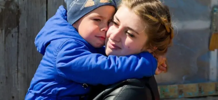 22 metų Kristina viena augina penkis brolius ir seserį: pasidalino nuotraukomis