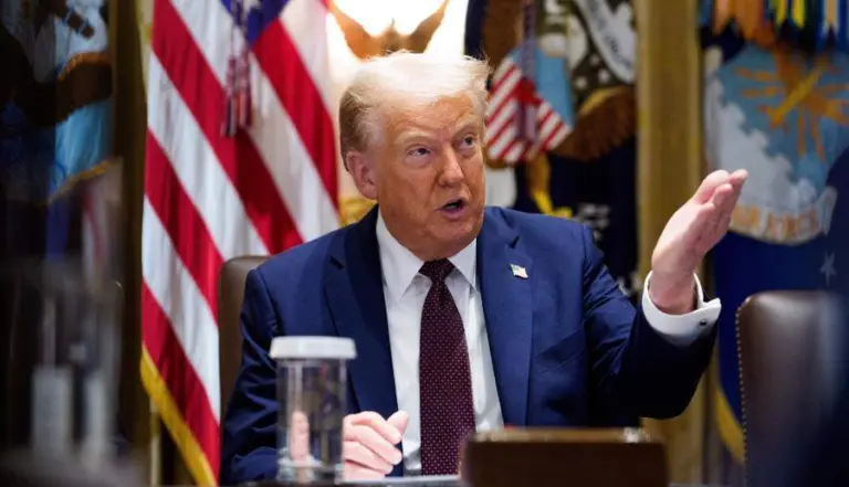 Trumpas žada padaryti galą