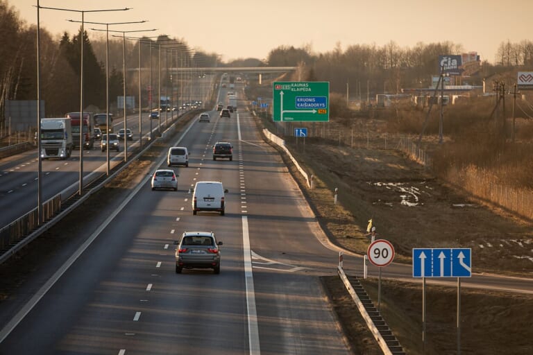 Kritinė Lietuvos kelių būklė: ministras atskleidžia šokiruojančią tiesą ir milijoninius planus