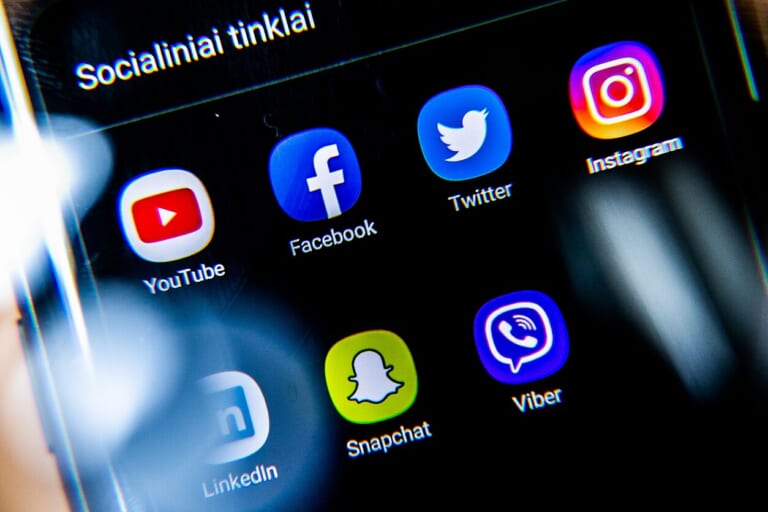 Socialiniai tinklai: bausmė ar gelbėjimosi ratas vaikams? Eksperto įžvalgos apie priklausomybę ir sprendimus