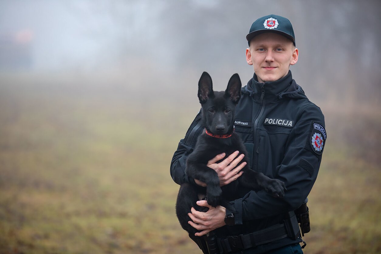 Klaipėdos policijoje – žavingiausia naujokė: susipažinkite su keturkoje pareigūne Orca!