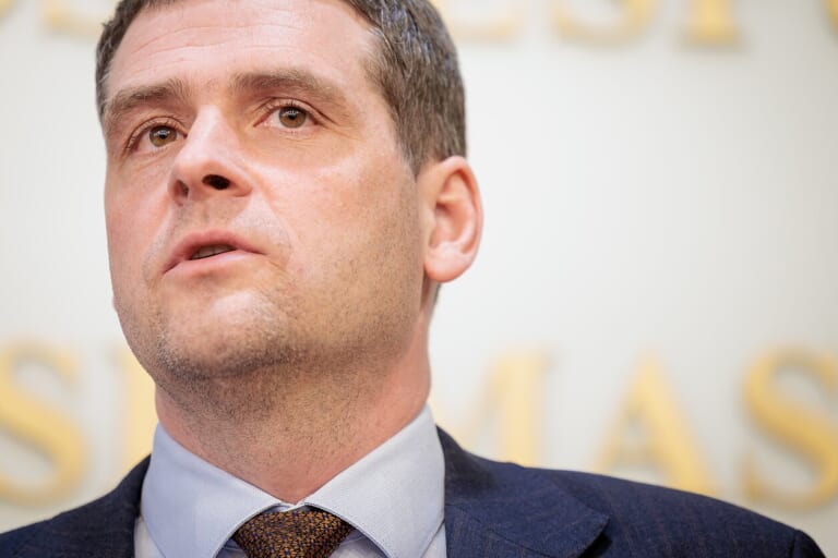 Etikos sargų tyrimas prieš Žemaitaitį plečiasi: kas slepiasi po prabangaus automobilio nuoma partijai?