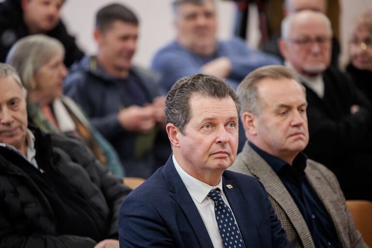 Šokiruoja Lietuvą: Seimo nario A. Gedvilo ryšiai su degalinių verslu atsidūrė tyrimo epicentre