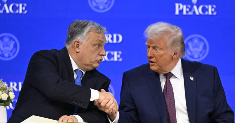 D. Trumpas šokiravo pasaulį: atviras palaikymas kontroversiškam lyderiui prieš rinkimus!