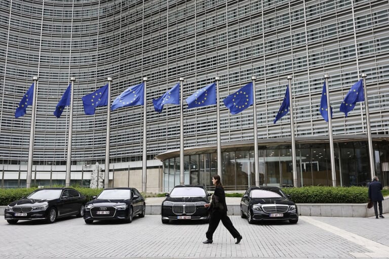 Šokiruojantis posūkis: ES atidėjo draudimą rusiškai naftai – kas tai reiškia pasaulinei rinkai?