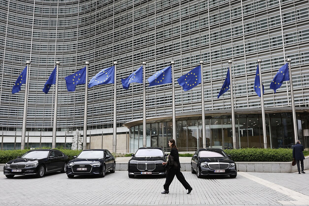 Šokiruojantis posūkis: ES atidėjo draudimą rusiškai naftai – kas tai reiškia pasaulinei rinkai?