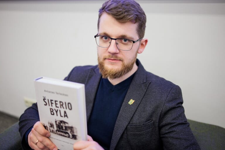 Istorikas Antanas Terleckas atskleidžia šokiruojančią tiesą: kolūkiai – ne kolektyvizacija, o brutalaus visuomenės naikinimo įrankis
