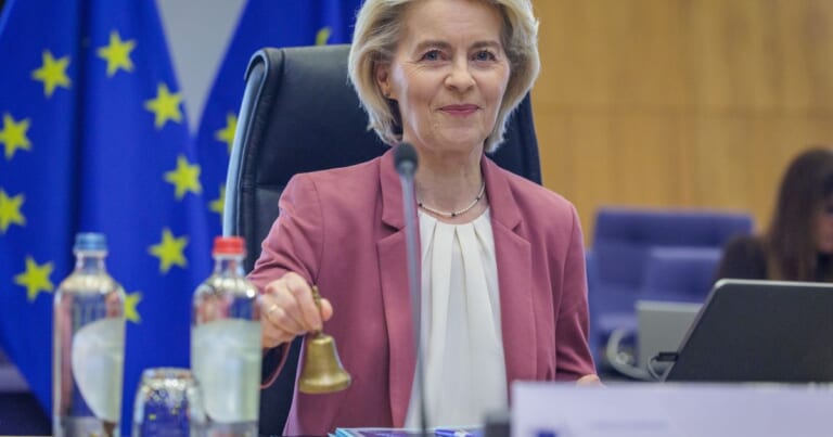 Neįtikėtina parama Ukrainai: ES vadovė patvirtino milžinišką 90 mlrd. eurų įsipareigojimą