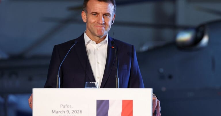 Macrono įspėjimas: kas gresia Europai dėl Kipro?