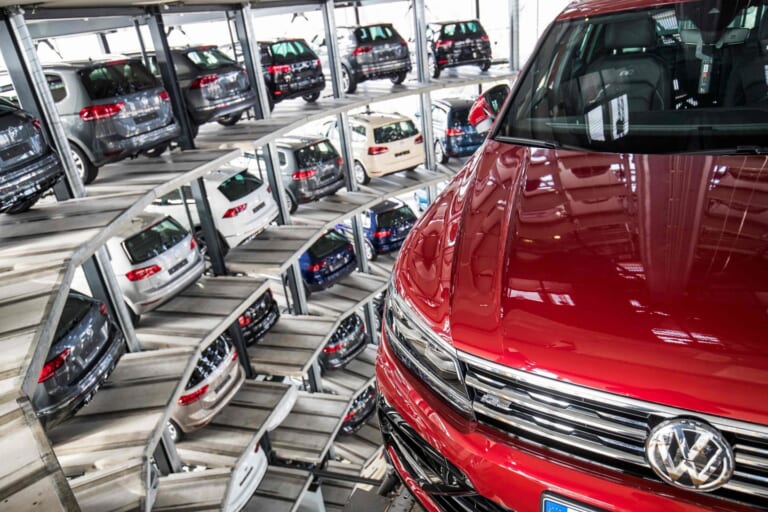 Krizė „Volkswagen“: praneša apie kritusį pelną ir didžiausius atleidimus per dešimtmečius