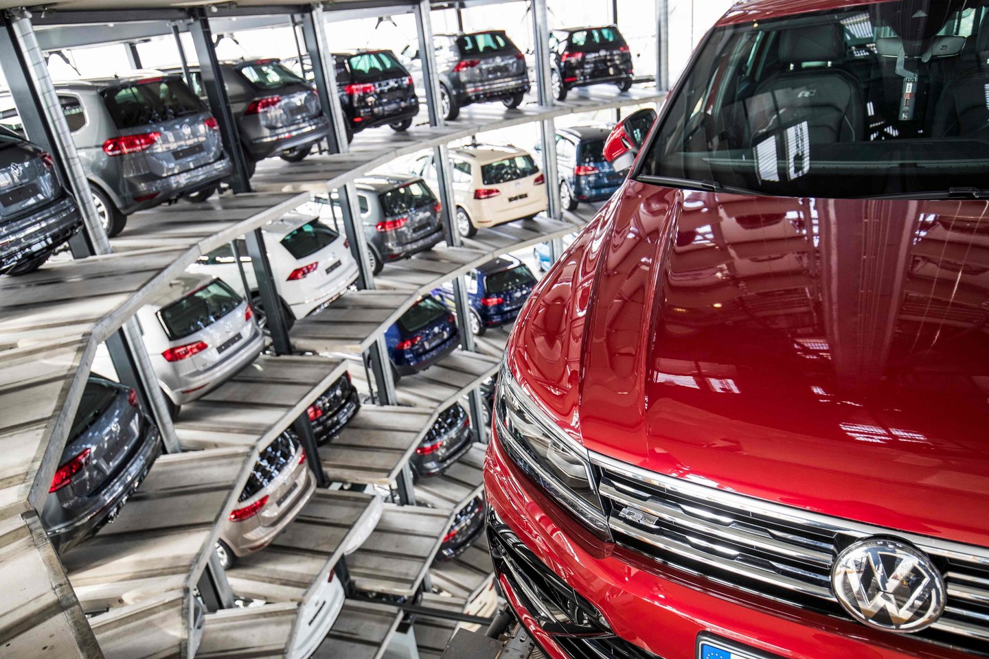 Krizė „Volkswagen“: praneša apie kritusį pelną ir didžiausius atleidimus per dešimtmečius