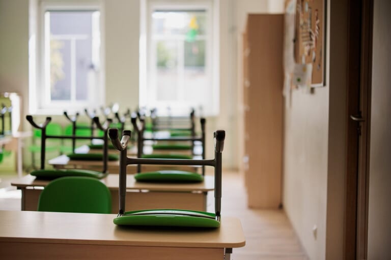 Revoliucija švietime: stipendijos be įsipareigojimų ir studentai klasėse – ar tai išgelbės mokyklas?