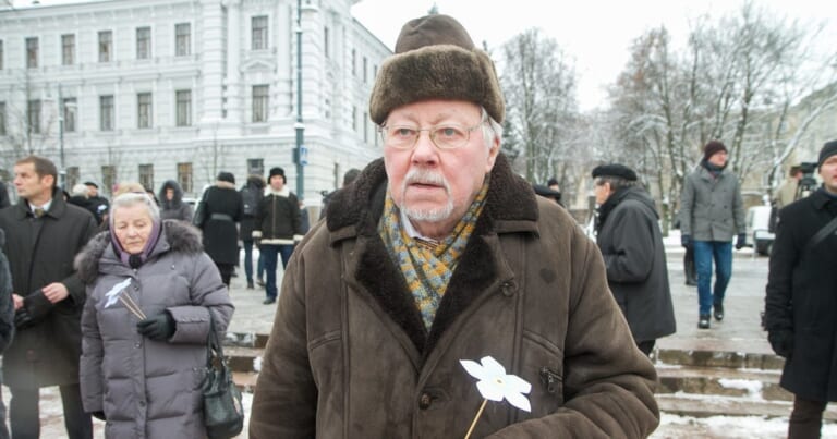 Skaudi tiesa: kodėl lietuviai taip noriai vieni kitiems klijuoja skaudžias etiketes?