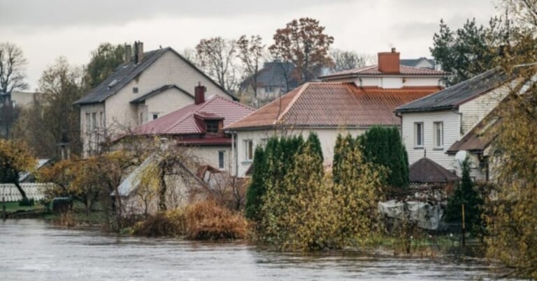 Kritinė padėtis Lietuvoje: potvynio stichija nesitraukia ir kelia pavojų