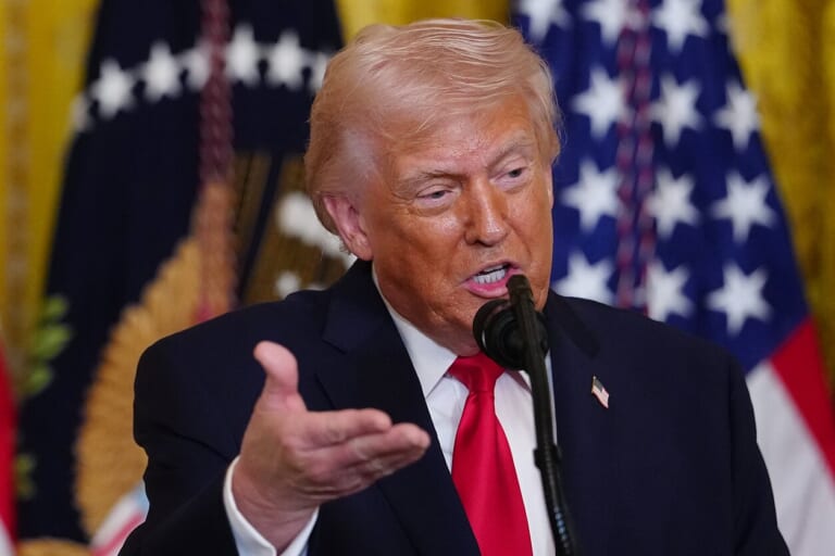 Pasaulis sulaikė kvapą: Trumpas grasina Iranui ‘neregėto masto’ pasekmėmis