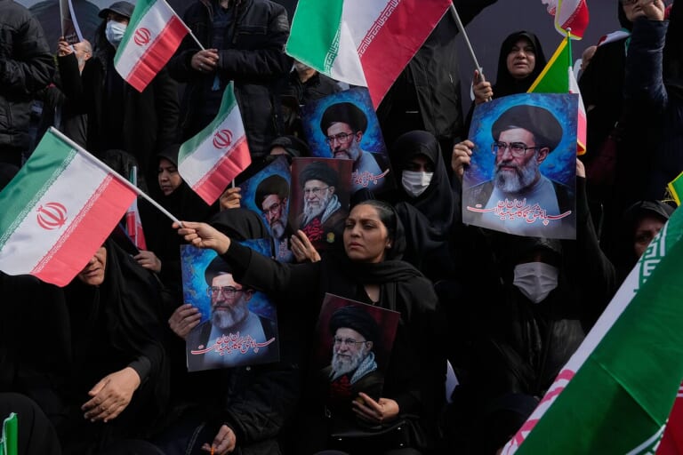 Šokiruojantis pareiškimas: naujasis Irano lyderis Mojtaba Khamenei žada kerštą ir gąsdina pasaulį
