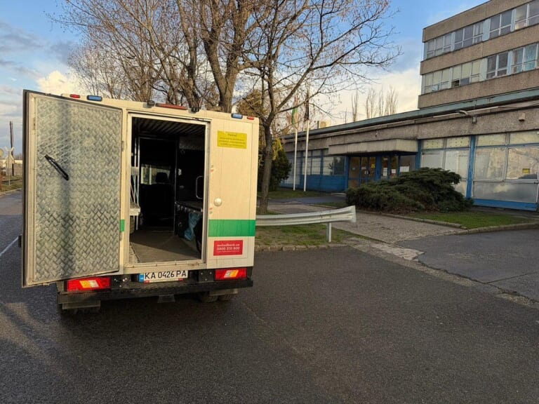Vengrija grąžino automobilius, bet Zelenskis tai vadina „banditizmu“: kur dingo milijonai ir auksas?
