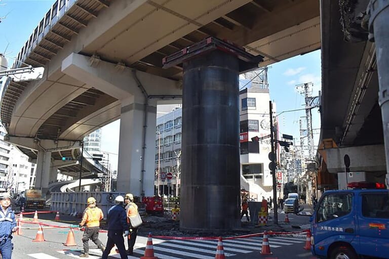 Japonijos mįslė: iš žemės iššokęs milžiniškas cilindras atskleidė šalies infrastruktūros bėdas