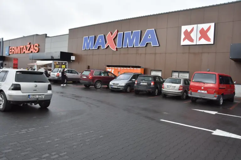 Po oro pavojaus – „Maximos“ žinia: stabdo 18 parduotuvių darbo veiklą