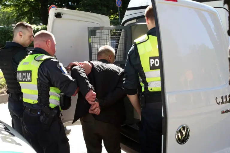 Šiurpi egzekucija Marijampolėje: buvusį draugą į svečius prisiviliojusi moteris, kaip įtariama, nupjovė jam pėdas ir perpjovė gerklę
