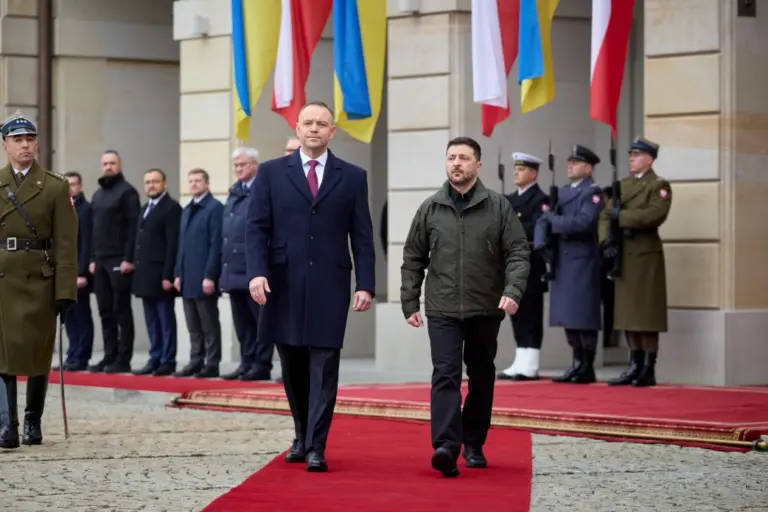 Lenkijos prezidentas nori, kad iš Volodymyro Zelenskio būtų atimtas apdovanojimas