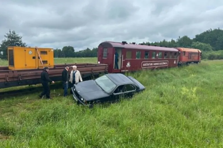 Anykščių rajone BMW susidūrė su traukiniu