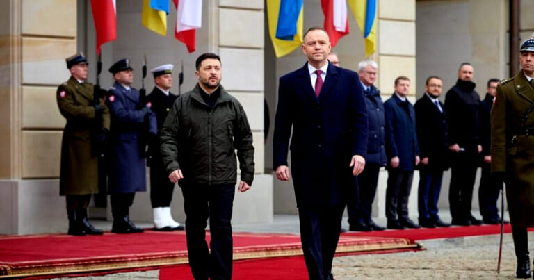 Lenkijos prezidentas siekia atimti iš Zelenskio aukščiausią šalies apdovanojimą