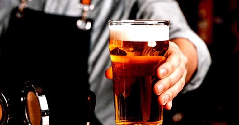 Neurologas perspėja: sulaukus šio amžiaus alkoholio reikėtų atsisakyti visam laikui