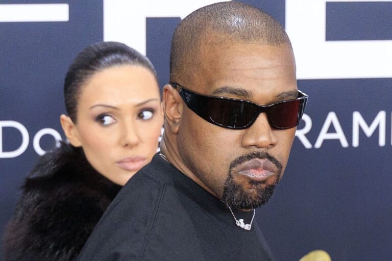 Kanye Westas kaltinamas modelio smaugimu