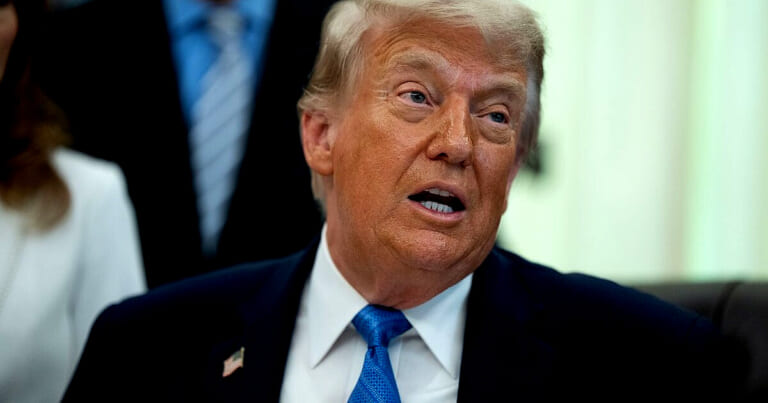 Trumpas nušvilptas NBA rungtynėse – jo reakcija išvertė iš koto
