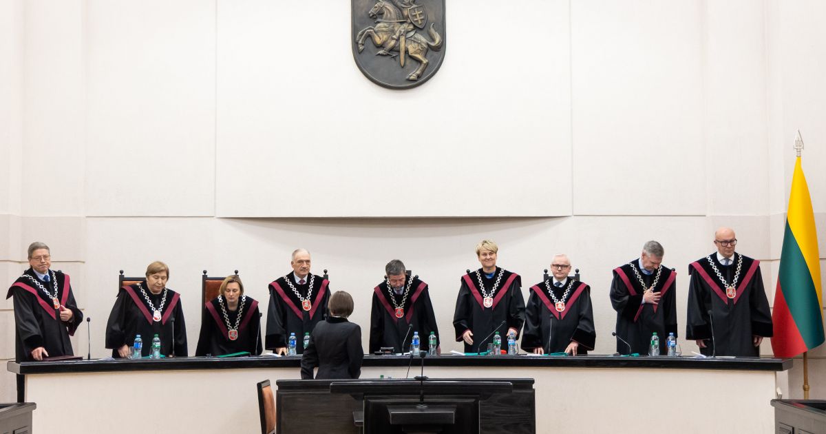 KT: Absoliutus lygtinio paleidimo draudimas už seksualinius nusikaltimus prieš vaikus prieštarauja Konstitucijai