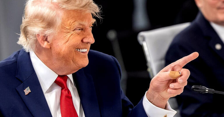 „Aš čia viršininkas“: Trumpas nustebino ir prajuokino G7 lyderius