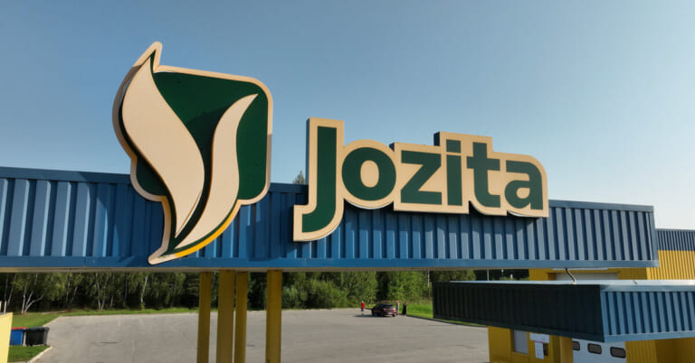Masinės kratos visoje Lietuvoje: „Jozitos“ degalinėse rasta apie 100 tūkst. eurų, pareikšti įtarimai trims asmenims
