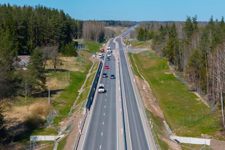 Prieš darbų pabaigą – svarbi žinia vairuotojams: ragina šiuo keliu nevažiuoti dabar