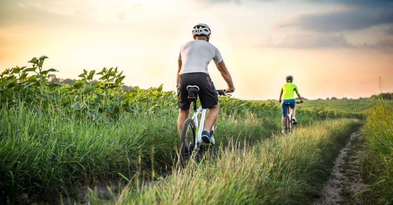 Du lietuviai per savaitę įveiks 1000 km dviračiu – kelionė už vaikų reabilitaciją