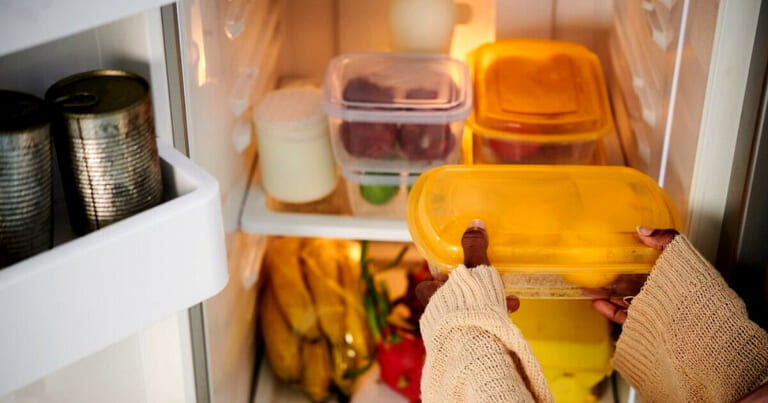 Onkologai ragina atsisakyti šio įpročio šaldytuve – kuo rizikuojame?