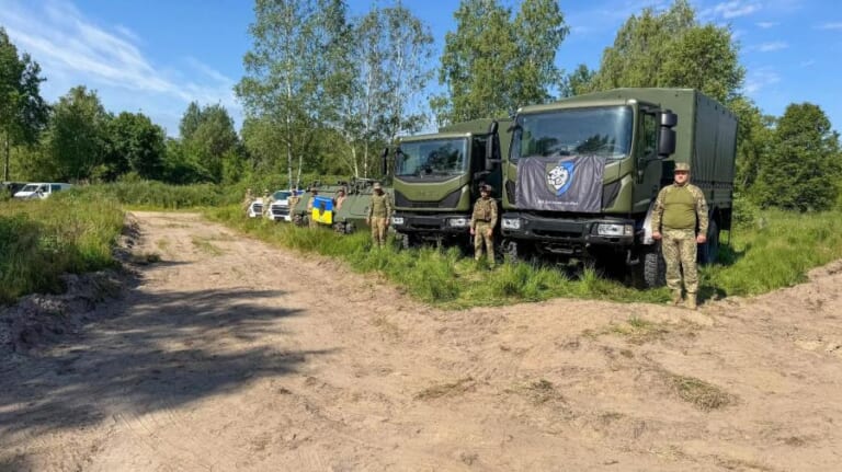Lietuva ir partneriai siunčia Ukrainai šarvuočius ir išminavimo įrangą: Išminavimo koalicijos kraitis