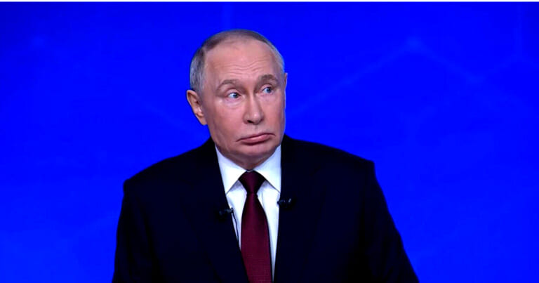 Rusijos karys grasina Putinui: iškėlė ultimatumą ir įspėja apie kariuomenės maištą